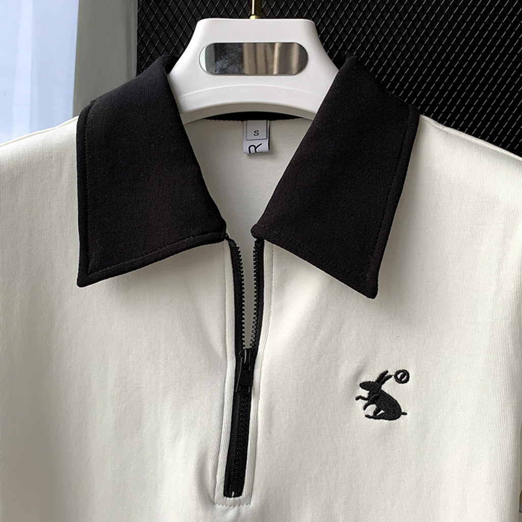 Camiseta Tipo Polo con Cremallera y Bordado
