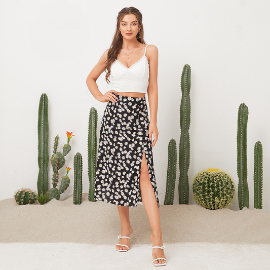 Falda midi floral con abertura lateral